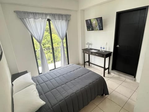 Family Single Room | Desk, laptop workspace, iron/ironing board, free WiFi