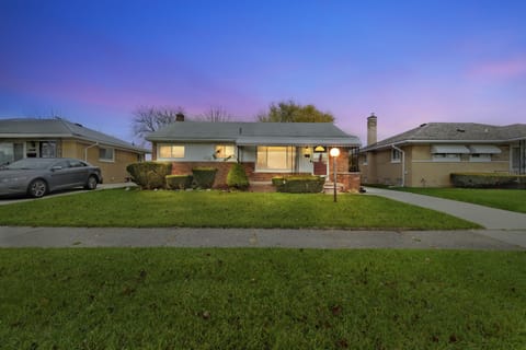 Grass, Neighborhood, Lawn, Outdoors, Shelter