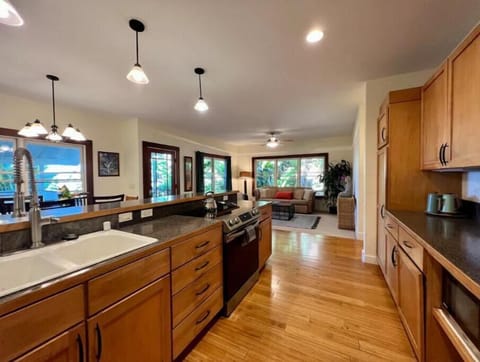 Spacious kitchen with all you need to produce beautiful, home-cooked meals.