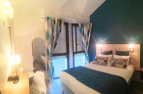 Premium bedding, pillowtop beds, desk, soundproofing