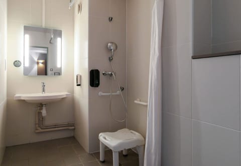 Double Room, Mobility Accessible | Bathroom | Shower, free toiletries, hair dryer, towels
