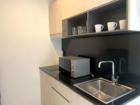 Oceana Resort sea view studio - pool & gym (11167)