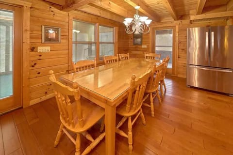 Large Cabin Dining Area