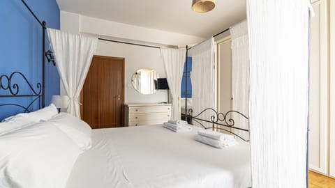 Apartment (2 Bedrooms) | 2 bedrooms, desk, laptop workspace, iron/ironing board