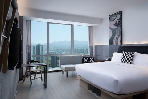 Standard Room, 1 King Bed, Mountain View