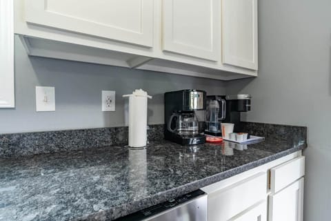 1450 N Willis Dr Unit 6-large-011-012-DSC4133-1499x1000-72dpi