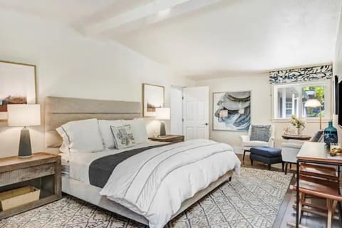 Primary bedroom w/ King Bed