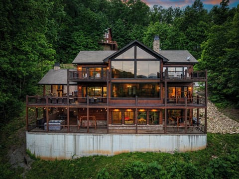 Back of Black Bears & Biscuits Lodge