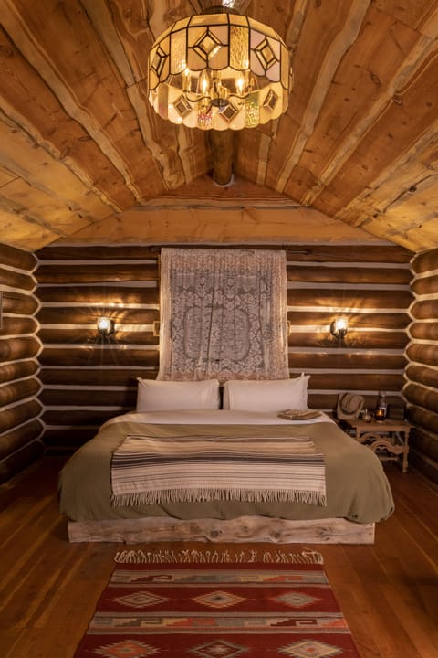 Deluxe Cabin | Egyptian cotton sheets, premium bedding, down comforters, free WiFi