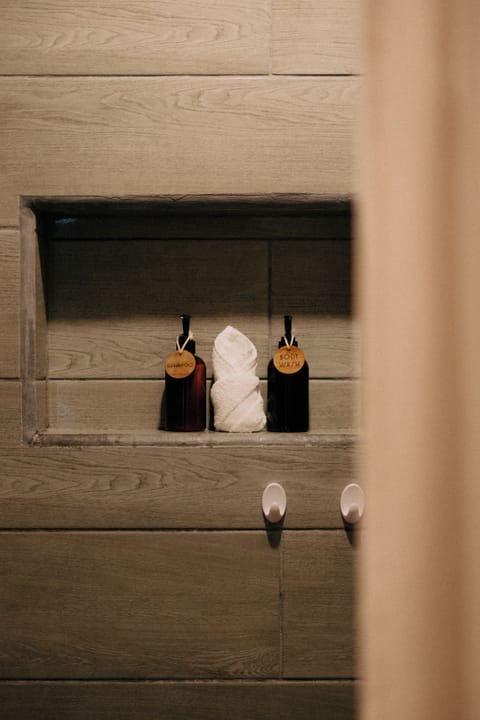 Superior Room, Air conditioning | Bathroom shower