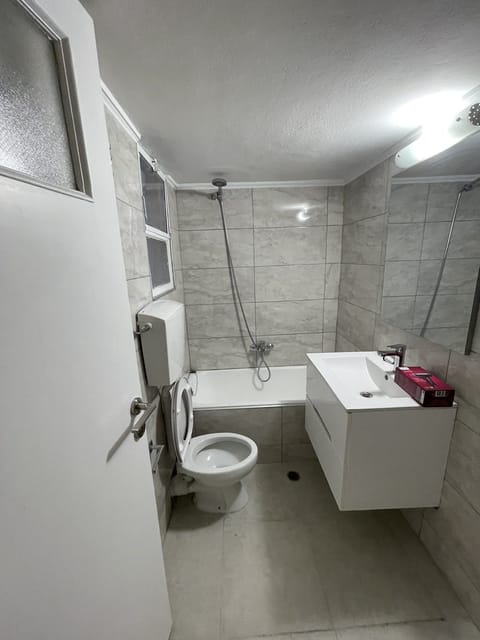 City Apartment | Bathroom