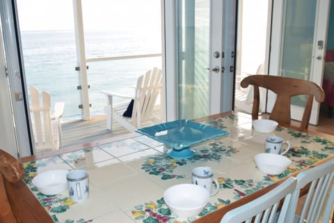 Elite Apartment, 1 Bedroom, Ocean View | In-room dining