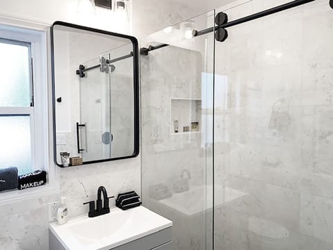 Apartment, 1 King Bed, Resort View | Bathroom | Combined shower/tub, free toiletries, hair dryer, bathrobes