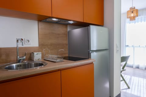 Comfort Apartment | Private kitchen | Full-size fridge, microwave, stovetop, cookware/dishes/utensils