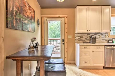 Fully equipped kitchen and dining area