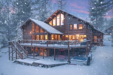 Stunning cabin escape with breathtaking winter scenery