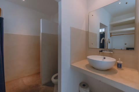 Standard Suite, Garden View | Bathroom | Shower, free toiletries, towels