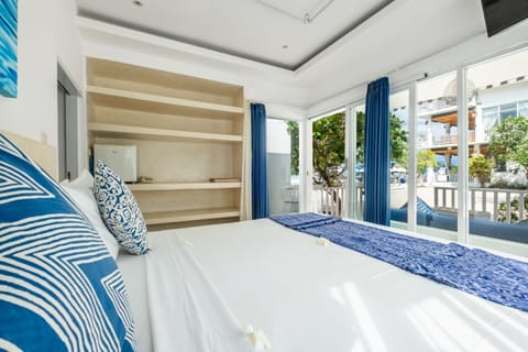 Bungalow, Partial Sea View | In-room safe, iron/ironing board, bed sheets