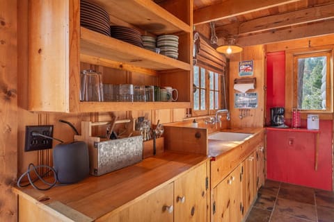 Classic Cabin, 1 Queen Bed, Fireplace, Partial Lake View | Private kitchen