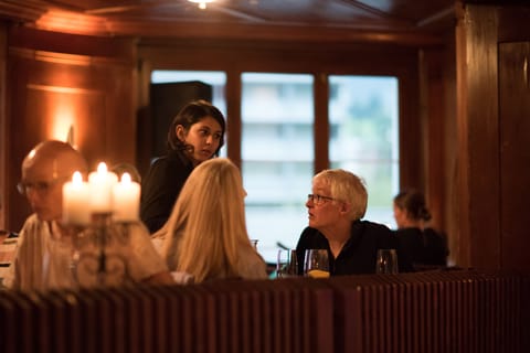 2 restaurants, lunch, dinner served; international cuisine