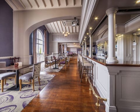 Full breakfast on weekdays (EUR 14.95 per person)