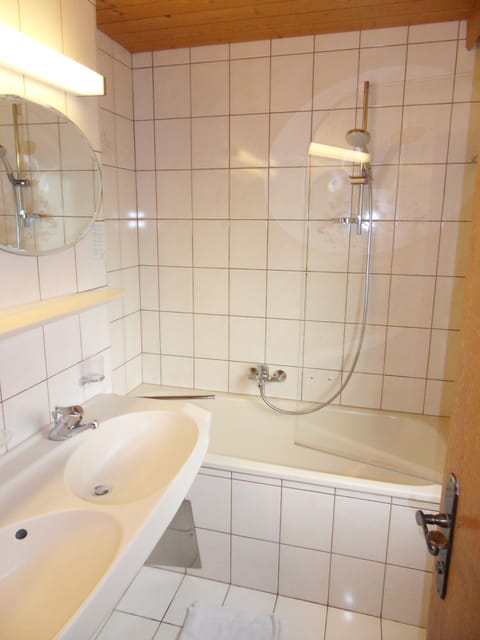 Double Room, Balcony (Ahornspitze) | Bathroom | Hair dryer, towels