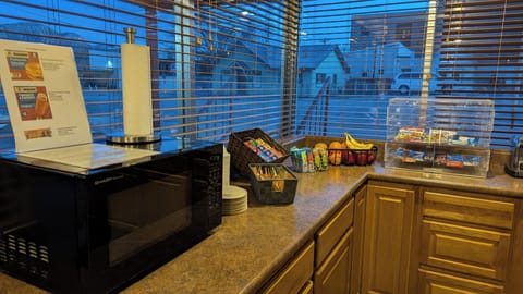 Free daily continental breakfast