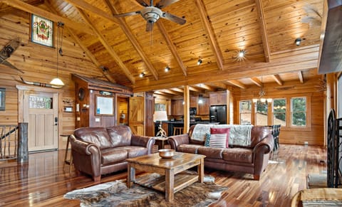 Plenty of seating in the livingroom