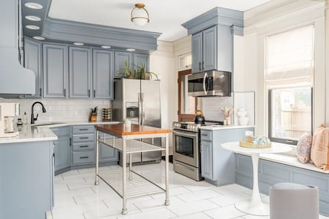 First Floor | Fully Stocked Kitchen | Full set of pots & pans