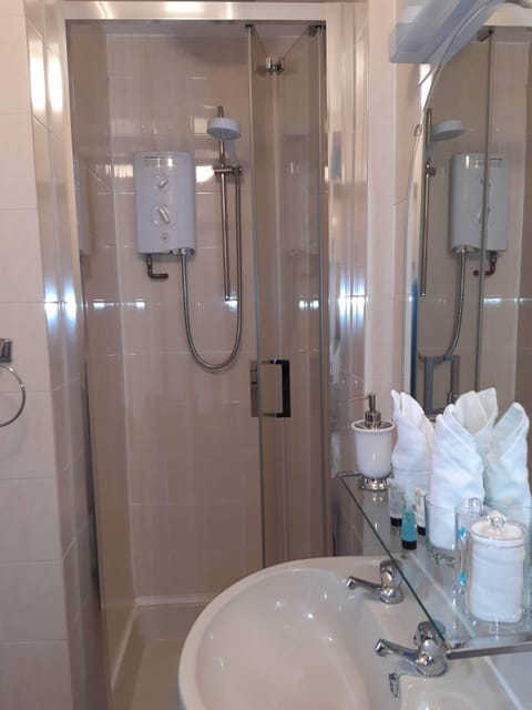 Double or twin Room, Second Floor room 4 (request before arrival) | Bathroom | Shower, free toiletries, hair dryer, towels