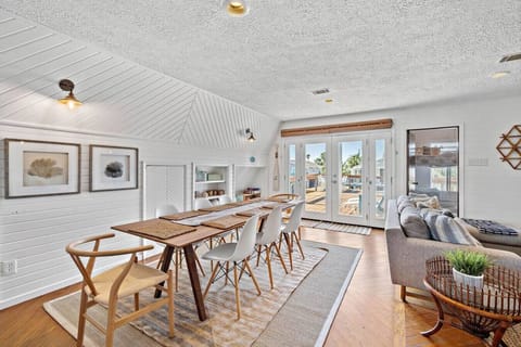 This dining area is located next to the kitchen