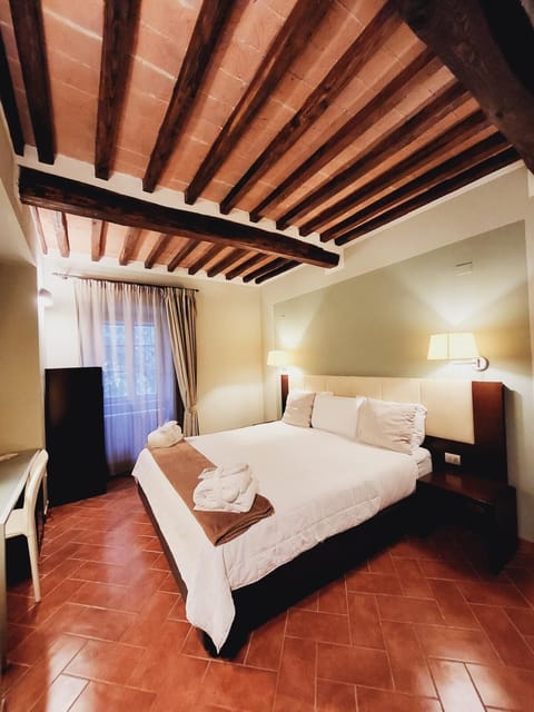 Comfort Double Room | In-room safe, blackout drapes, iron/ironing board, free WiFi