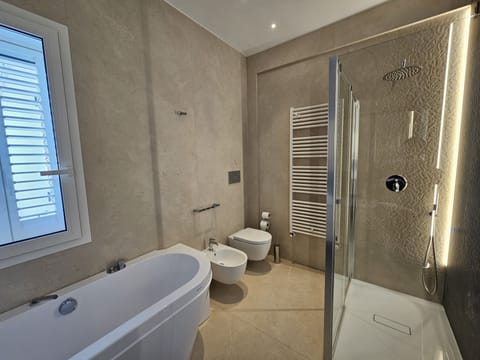 Exclusive Room, Sea View | Bathroom | Hair dryer, bathrobes, towels, soap