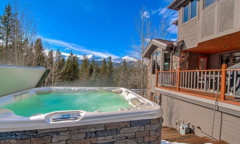 Hot Tub with Mountain Views