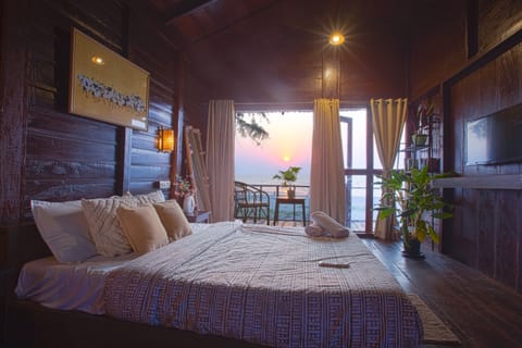 Wooden Sea view Cabin with Balcony | Blackout drapes, rollaway beds, free WiFi, bed sheets