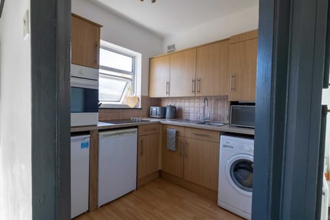 Apartment | Private kitchen | Fridge, microwave, oven, electric kettle