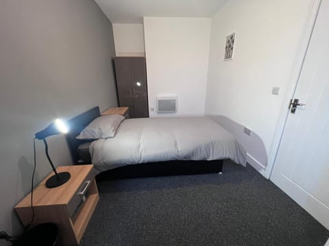 Standard Room, 2 Twin Beds (Shared) | Free WiFi, bed sheets