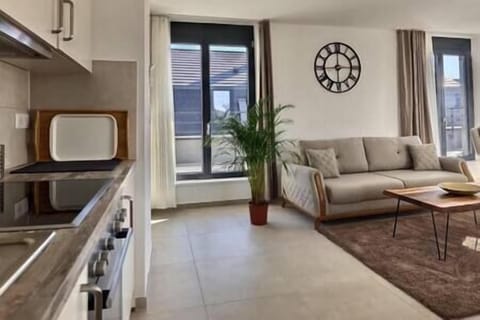 19d43a9e-be35-4611-9366-322efddb40bf