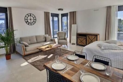 80f5627a-e791-4ace-b1f2-b9ab01af1c21