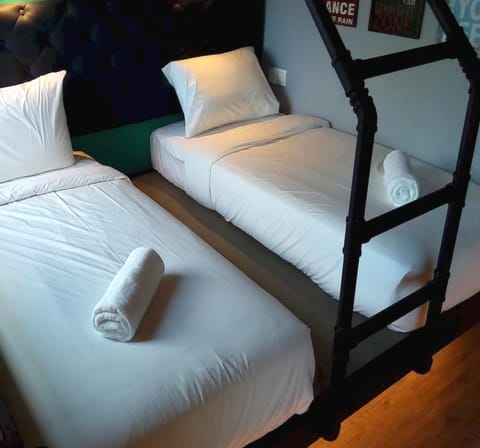 Deluxe Triple Room | Laptop workspace, free WiFi, bed sheets