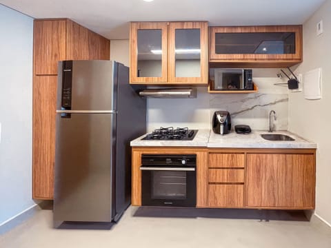 Apartment | Private kitchen | Microwave, oven, cookware/dishes/utensils