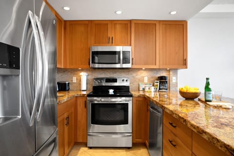 Condo, 1 Bedroom, Balcony, Ocean View (WH1-1211) | Private kitchen | Fridge, microwave, oven, highchair