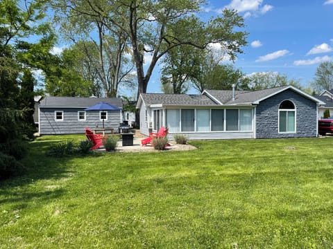 Large fenced in yard perfect for kids or adults. Toss the football or frisbee!