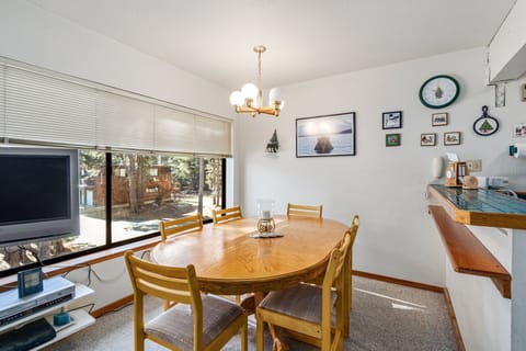 House, 2 Bedrooms | Dining