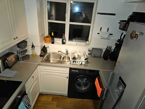 House | Private kitchen | Fridge, microwave, oven, stovetop