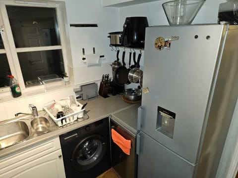 House | Private kitchen | Fridge, microwave, oven, stovetop