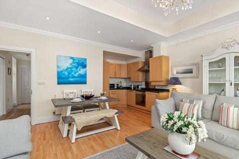 Tenby apartment, sea views