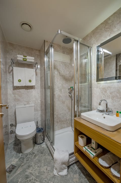 Economy Double Room, 1 Double Bed | Bathroom | Shower, free toiletries, hair dryer, slippers