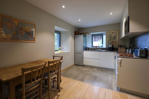 Kitchen Dining area, Table can be made seat 6. Fully equipped Galley kitchen