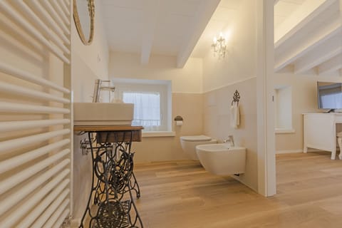 Standard Double Room | Bathroom